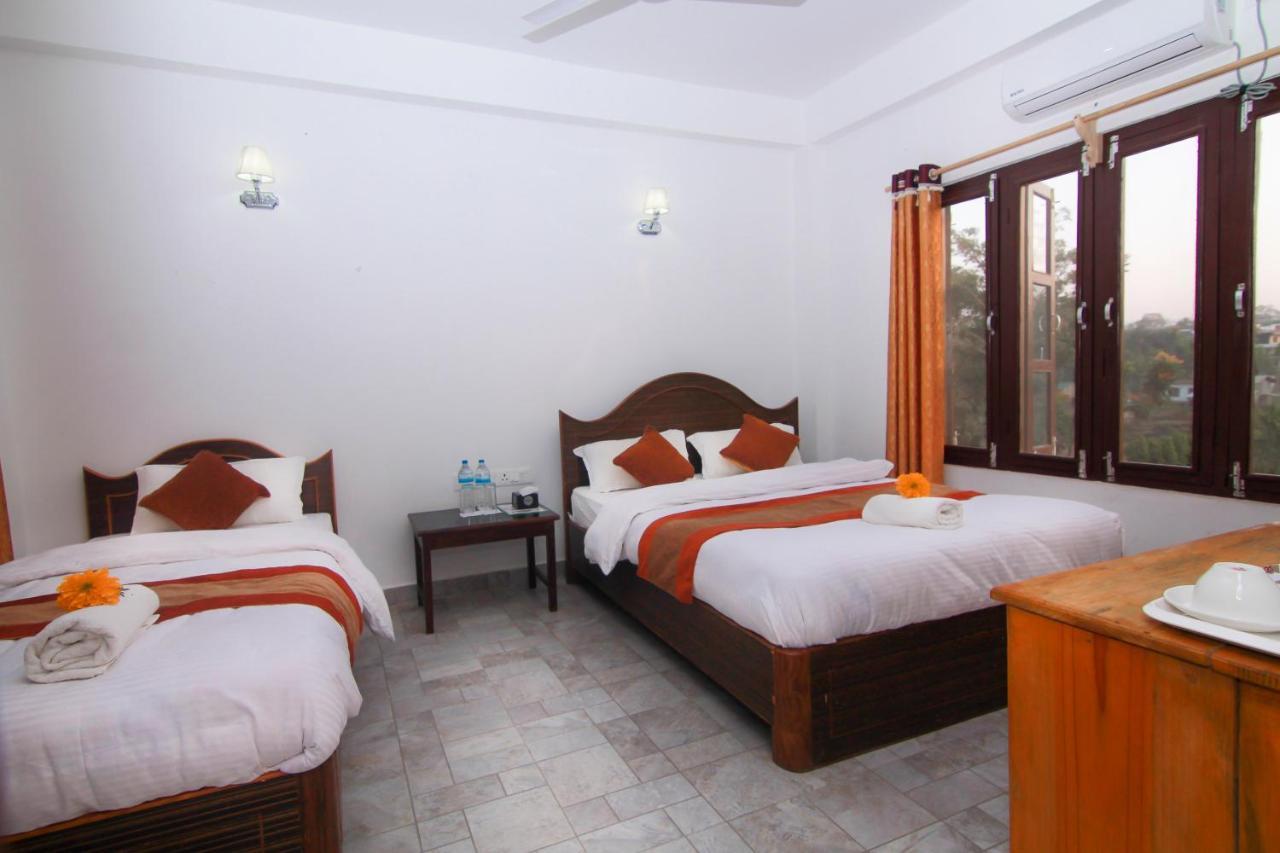 Hotel Chitwan Park Village Sauraha Exterior foto