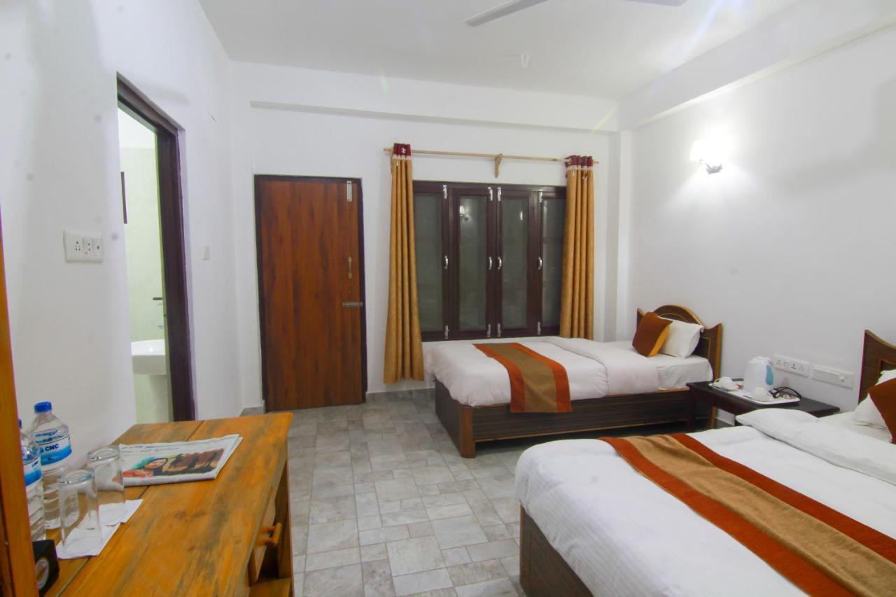 Hotel Chitwan Park Village Sauraha Exterior foto