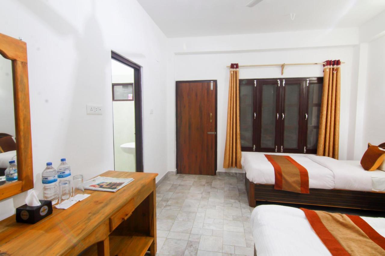 Hotel Chitwan Park Village Sauraha Exterior foto