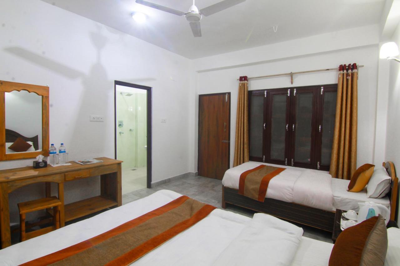 Hotel Chitwan Park Village Sauraha Exterior foto