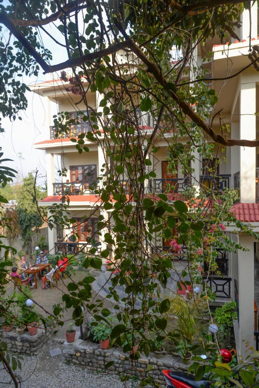 Hotel Chitwan Park Village Sauraha Exterior foto