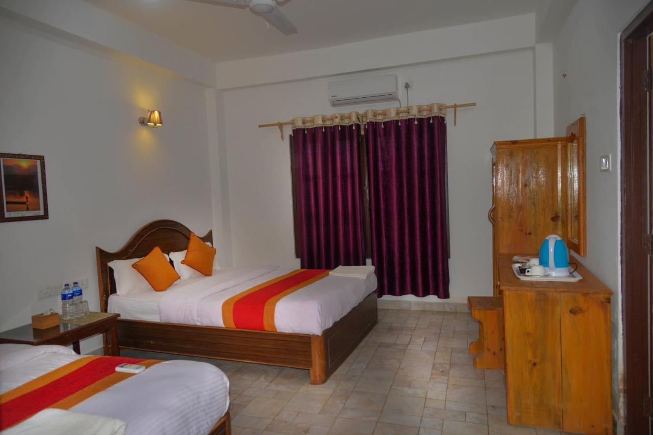 Hotel Chitwan Park Village Sauraha Exterior foto