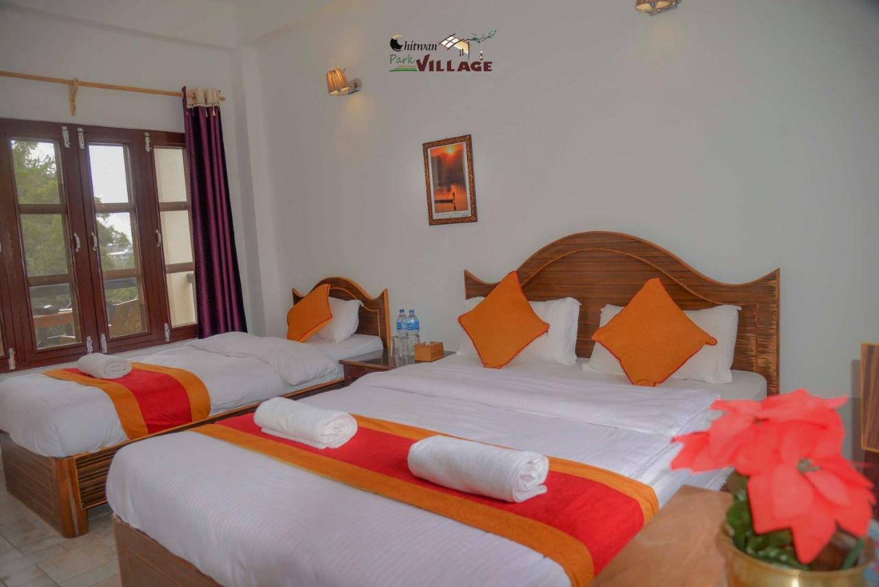 Hotel Chitwan Park Village Sauraha Exterior foto